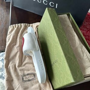 Gucci slides. NWT. Size 39 and 40